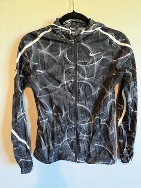 Nike Women's Black & White Printed Hooded Zip Jacket